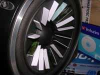 Jest zauważalna poprawa brzmienia niezaleznie od mocy basu.