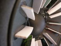 Niewielka krzywizna przekroju membrany powodowała małe trudności w przyklejeniu pasków.